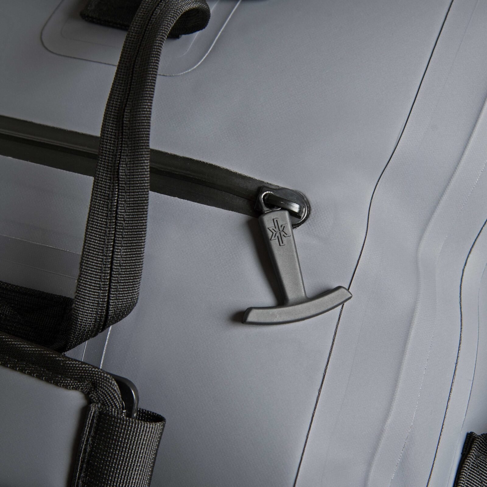 ZULKI - Bolso Seco 75L - Gris Patagónico